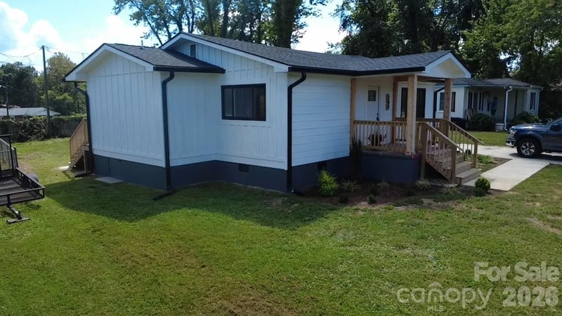 108 Maplewood Knoll Dr, East Flat Rock, NC 28726