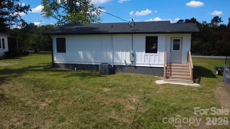 108 Maplewood Knoll Dr, East Flat Rock, NC 28726