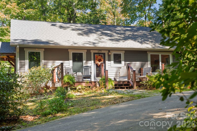 179 Woodlyn Etch Dr, Hendersonville, NC 28792