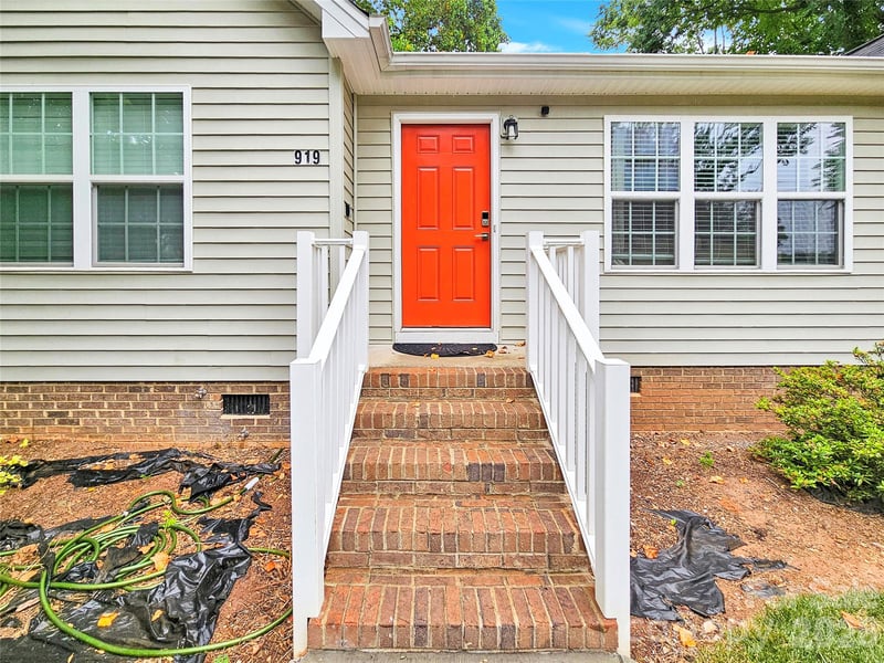 919 Edgemont Ave, Belmont, NC 28012