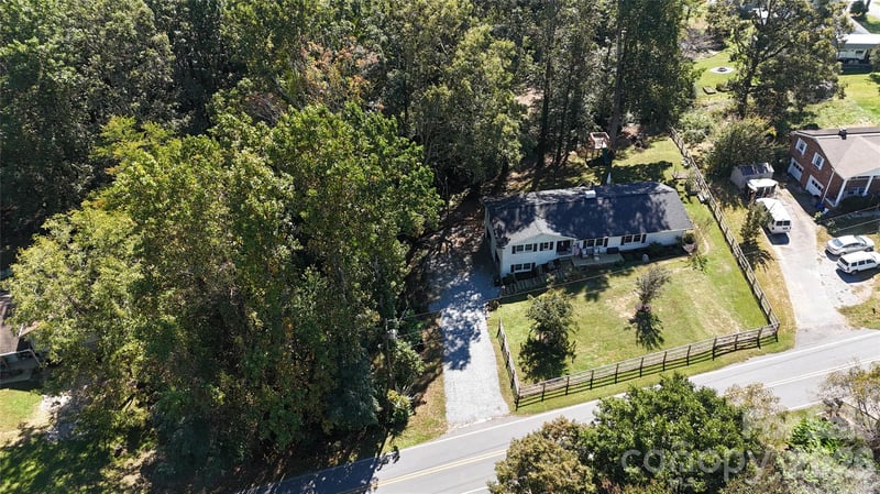 200 Whispering Hills Dr, Hendersonville, NC 28792