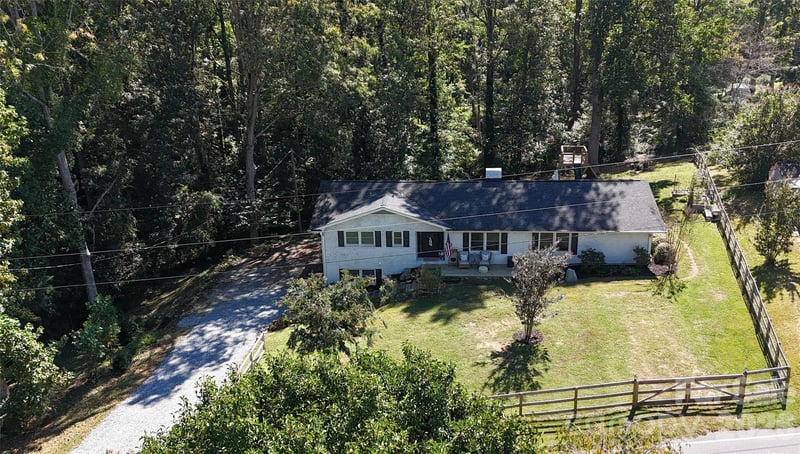 200 Whispering Hills Dr, Hendersonville, NC 28792