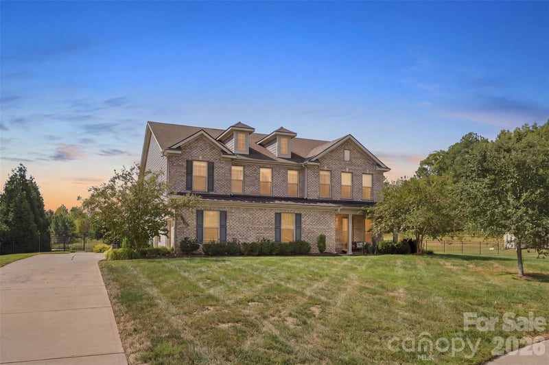 110 Kenna Ct, Matthews, NC 28104