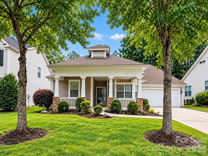 3820 Planters Watch Dr, Charlotte, NC 28278