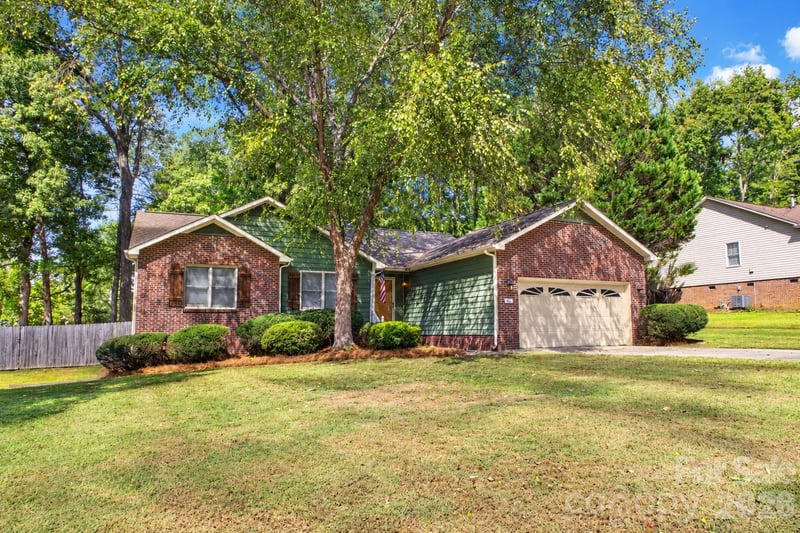 101 Antelope Dr, Mount Holly, NC 28120
