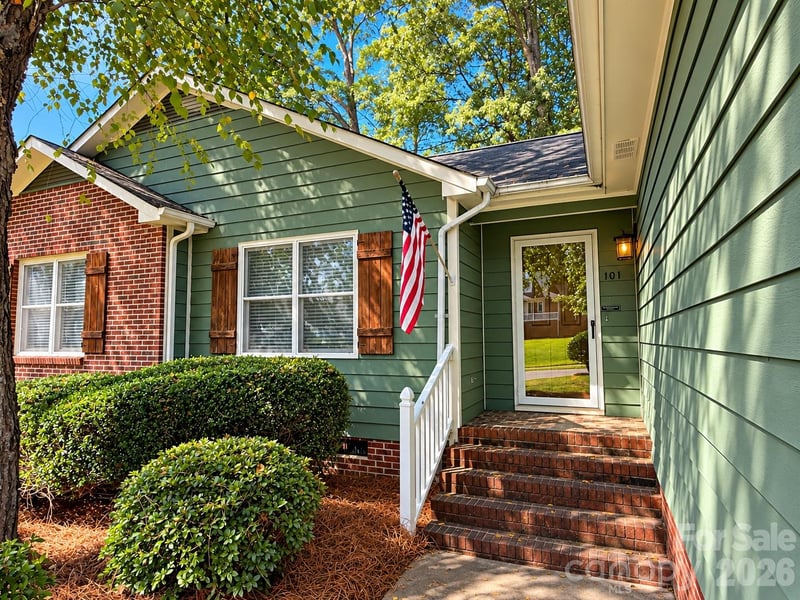 101 Antelope Dr, Mount Holly, NC 28120