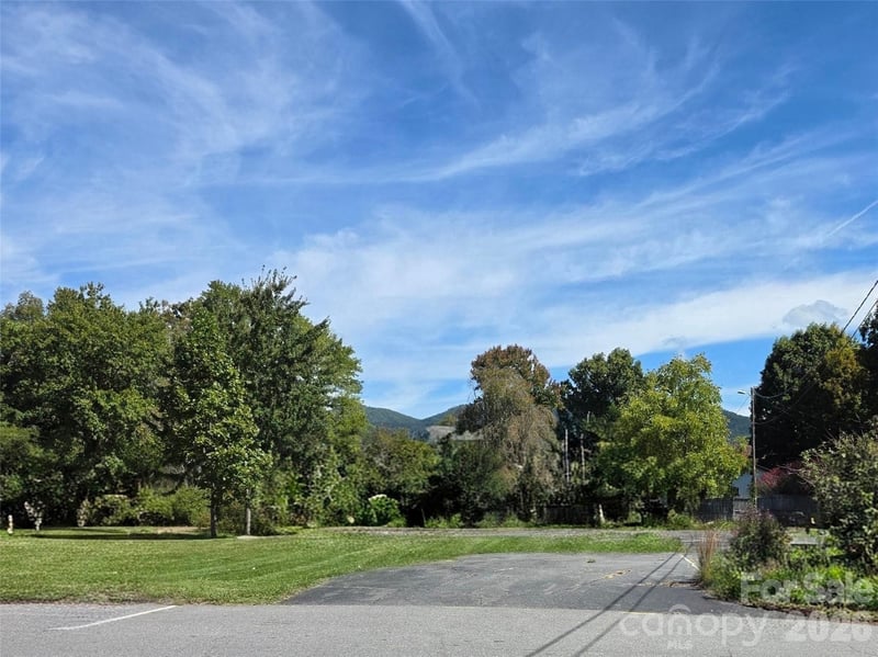 111 S Richardson Blvd, Black Mountain, NC 28711