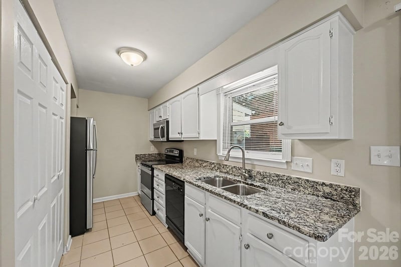 11059 Hunter Trail Ln, Charlotte, NC 28226
