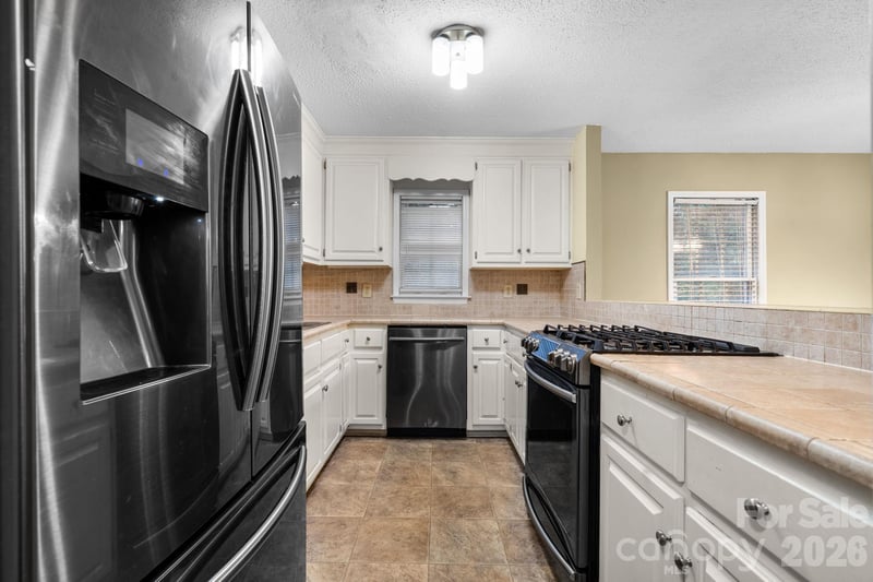 2433 1st St NW #22, Hickory, NC 28601