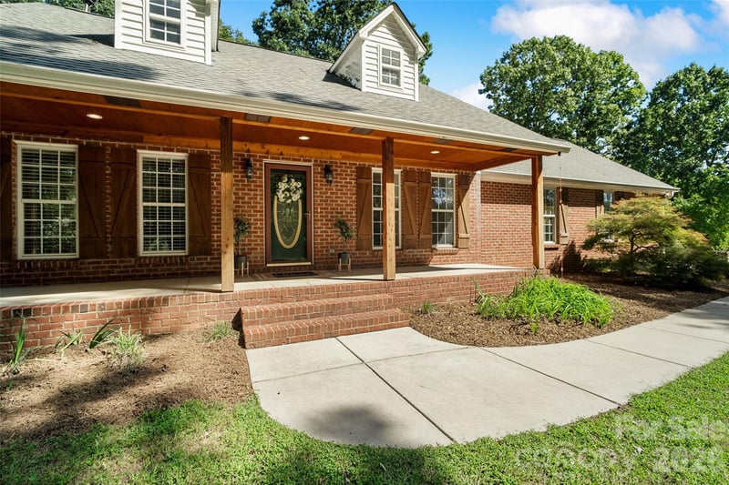 996 Beamguard Rd, Clover, SC 29710