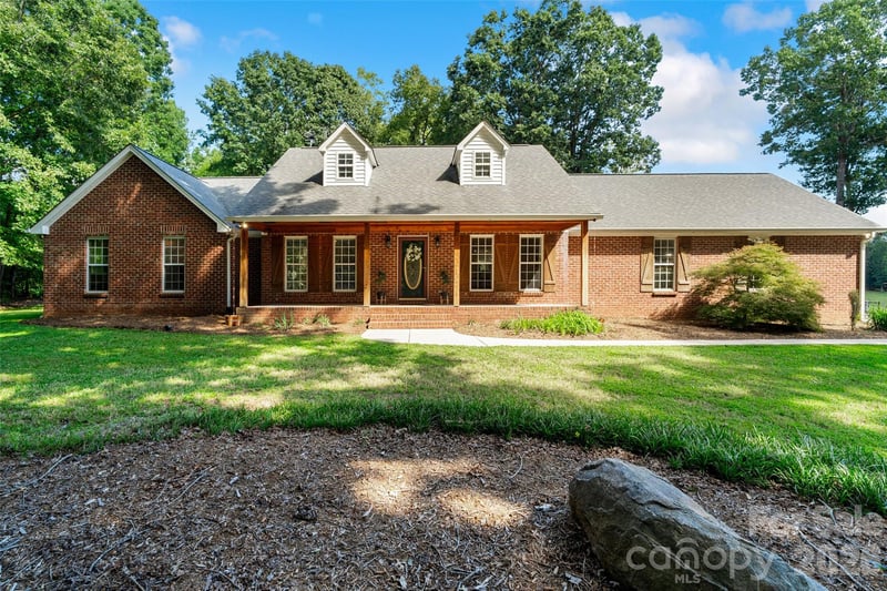 996 Beamguard Rd, Clover, SC 29710