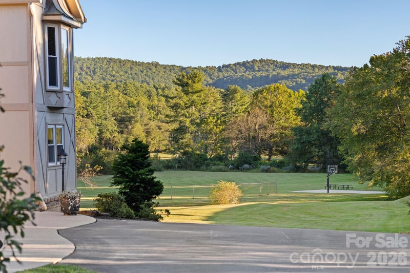 422 Crooked Creek Rd, Hendersonville, NC 28739