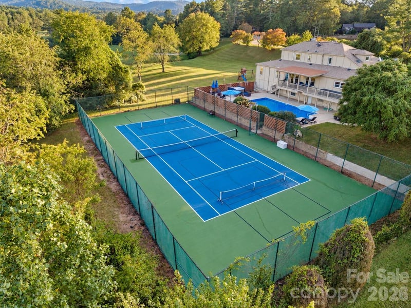 422 Crooked Creek Rd, Hendersonville, NC 28739
