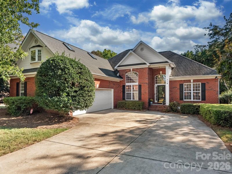 714 Corinthian Pl, Charlotte, NC 28211