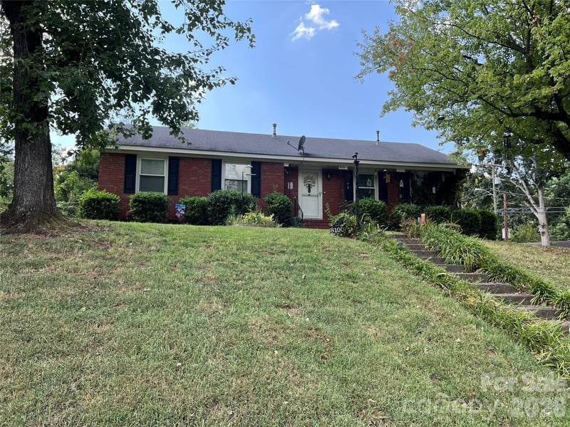 8100 Carrolwood Dr, Charlotte, NC 28217