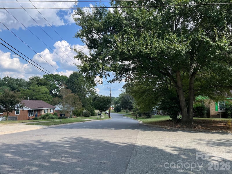 8100 Carrolwood Dr, Charlotte, NC 28217