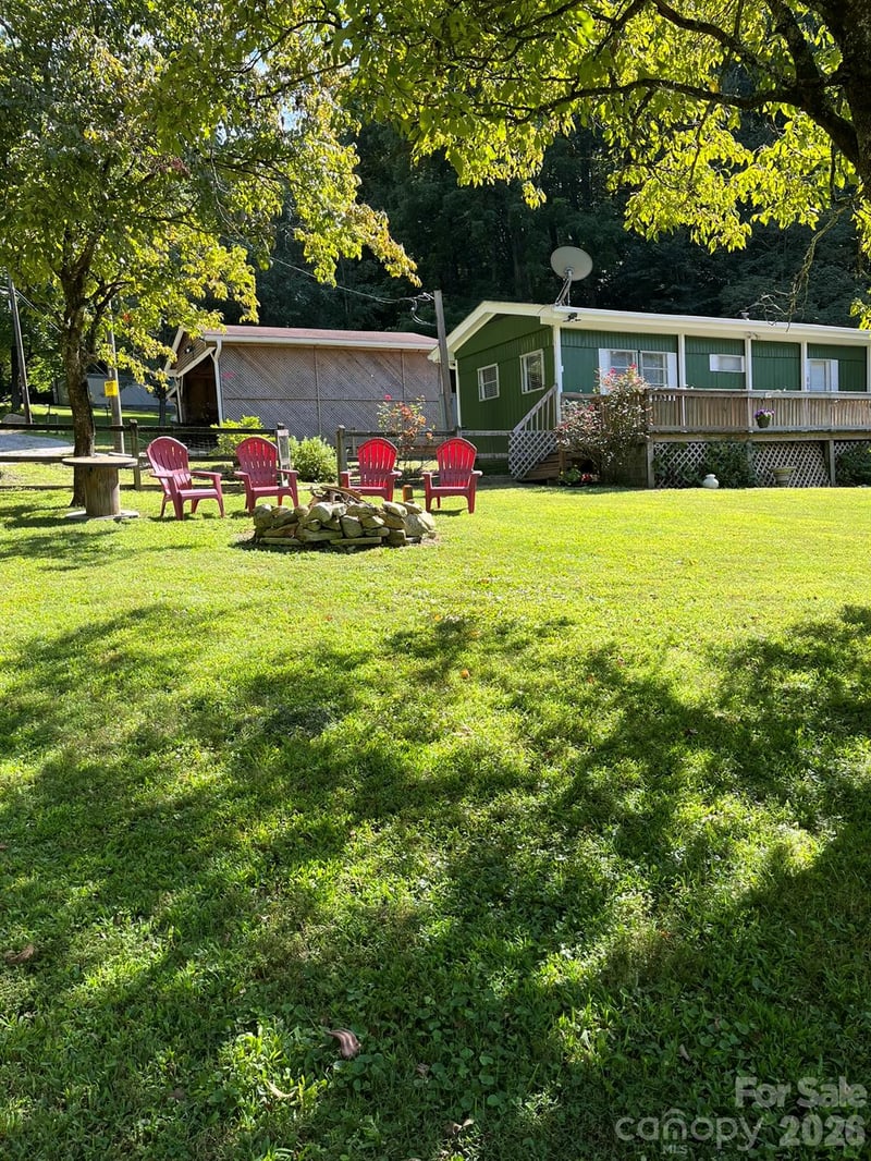 987 Angelwood Ln, Hendersonville, NC 28792