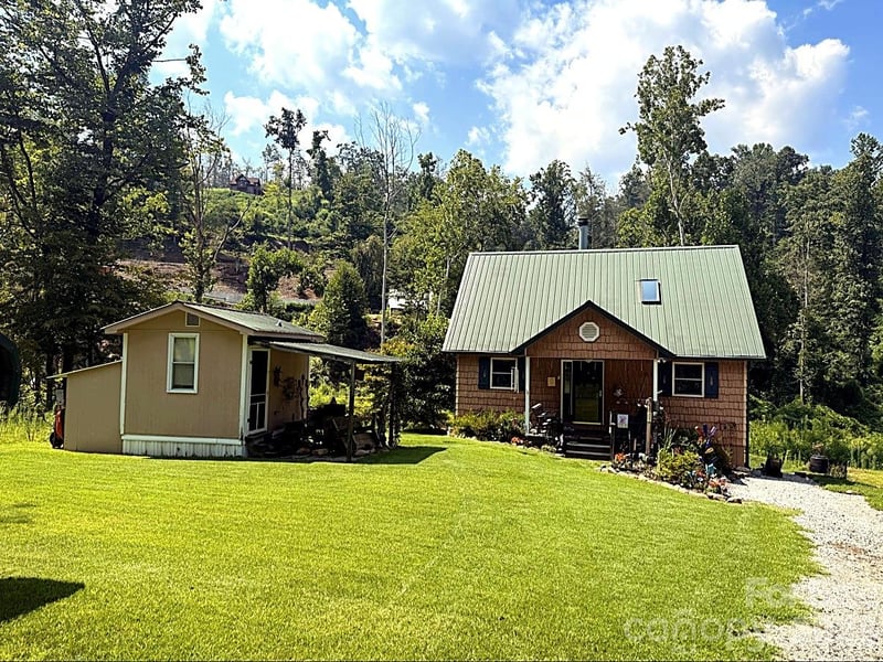67 Alan Retreat Rd, Hendersonville, NC 28792