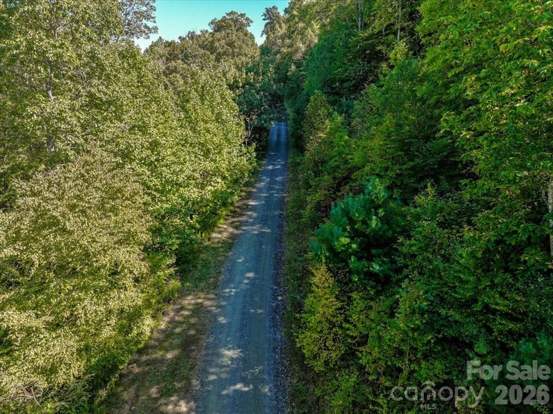 001 Natures Trl, Burnsville, NC 28714