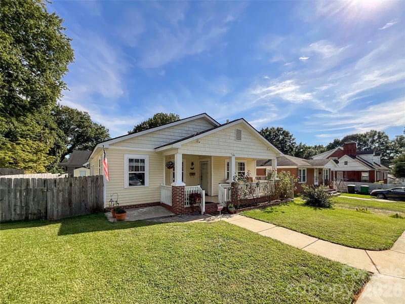 1501 Effingham Rd, Charlotte, NC 28208