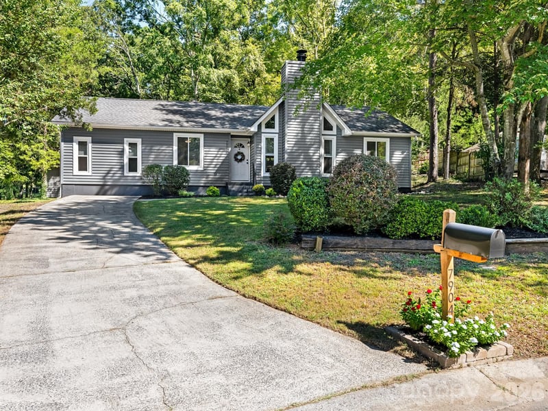 7904 Oakbark Ln, Charlotte, NC 28226