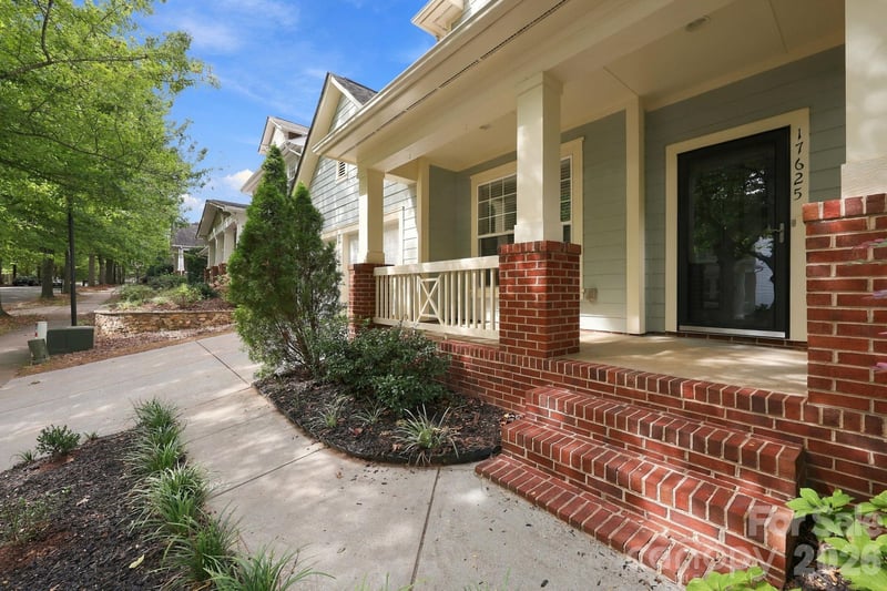 17625 Harbor Walk Dr, Cornelius, NC 28031