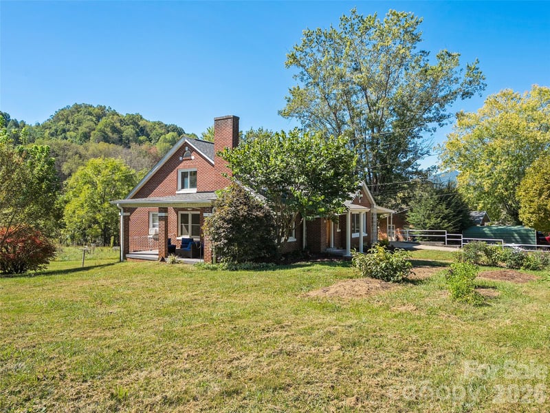 654 Ratcliff Cove Rd, Waynesville, NC 28786