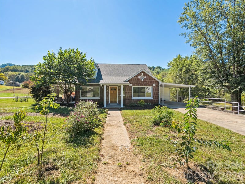 654 Ratcliff Cove Rd, Waynesville, NC 28786
