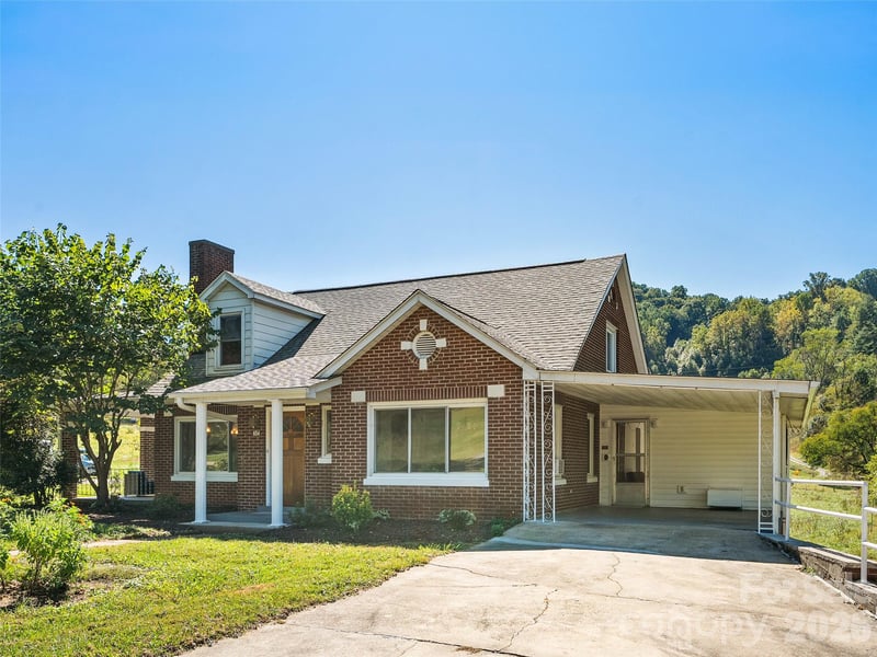 654 Ratcliff Cove Rd, Waynesville, NC 28786