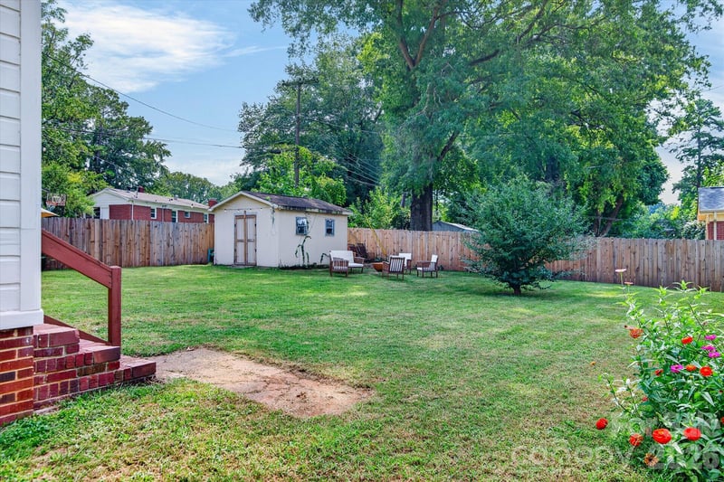 3857 Whitehall Dr, Charlotte, NC 28208