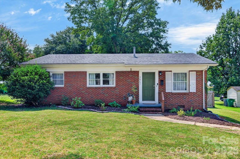 3857 Whitehall Dr, Charlotte, NC 28208