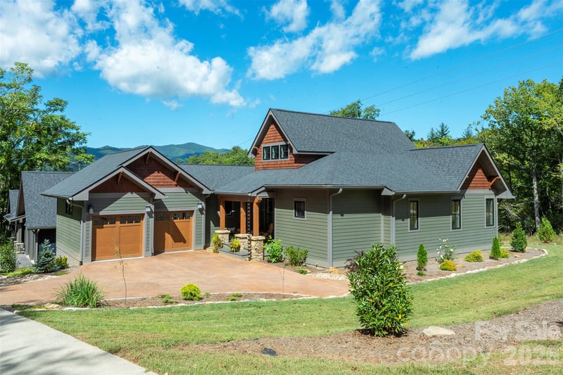 18 Old Lafayette Ln, Black Mountain, NC 28711