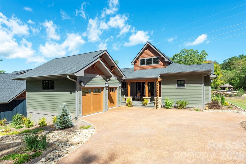 18 Old Lafayette Ln, Black Mountain, NC 28711