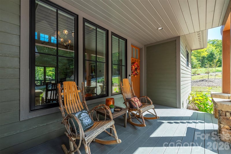 18 Old Lafayette Ln, Black Mountain, NC 28711