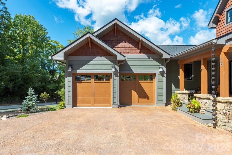 18 Old Lafayette Ln, Black Mountain, NC 28711