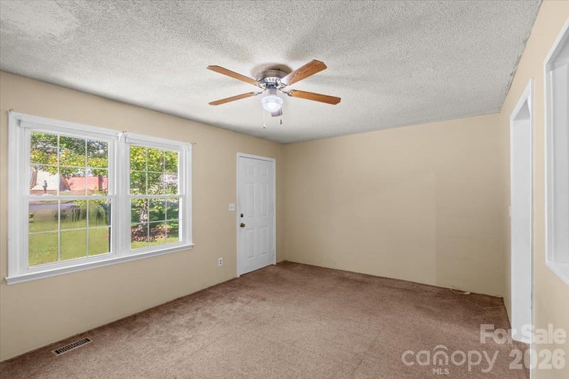 101 Cedar Ln, Mount Holly, NC 28120