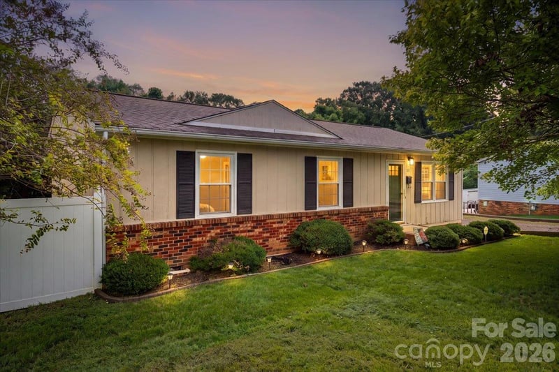 101 Cedar Ln, Mount Holly, NC 28120