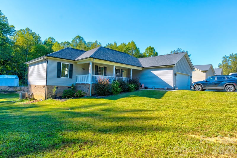 301 Delview Dr, Cherryville, NC 28021