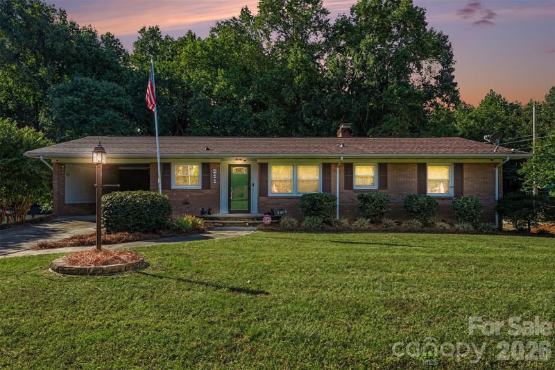 211 W 21st St, Kannapolis, NC 28081