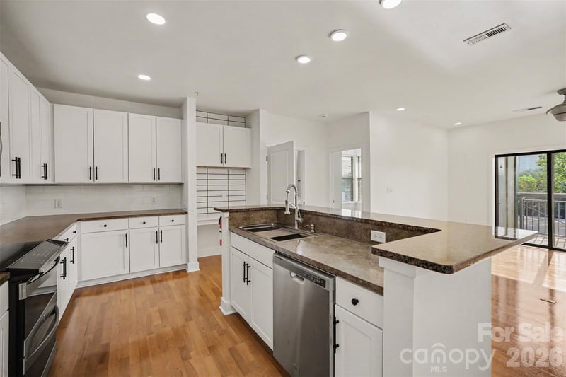 630 Calvert St #301, Charlotte, NC 28208