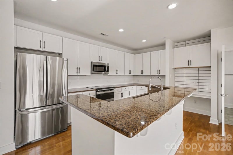 630 Calvert St #301, Charlotte, NC 28208