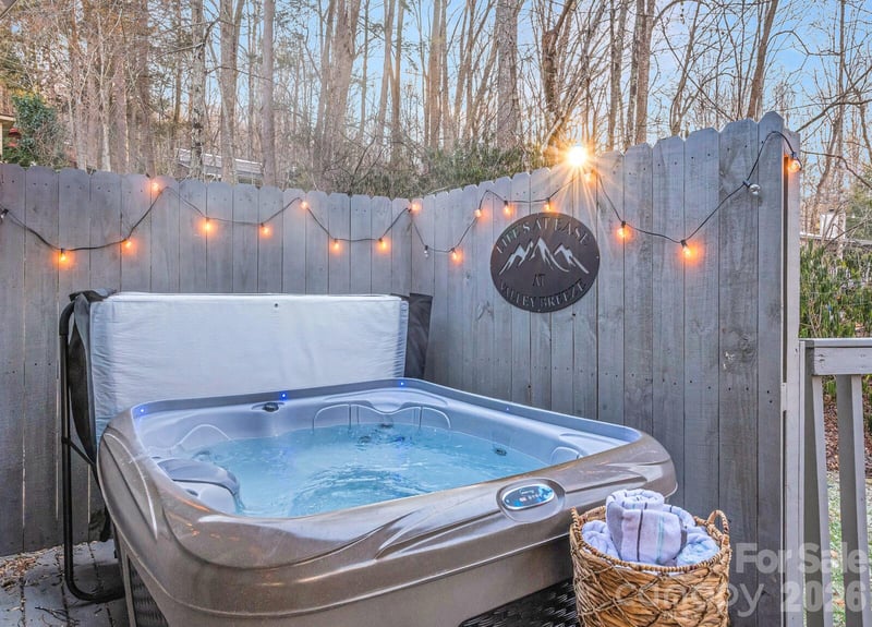 180 Hemlock Loop, Maggie Valley, NC 28751