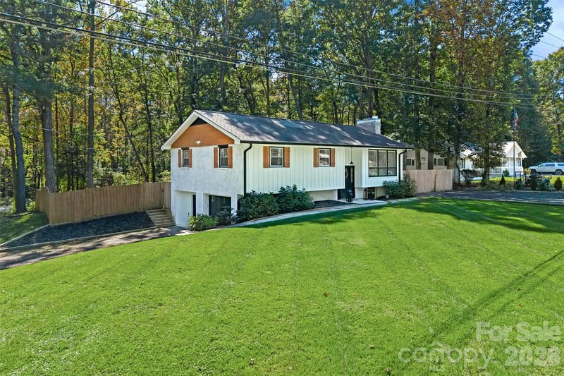 67 W Sweetbriar Ln, Etowah, NC 28729