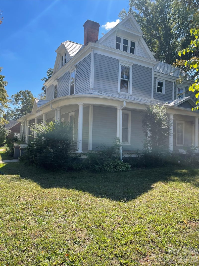 334 Davie Ave, Statesville, NC 28677