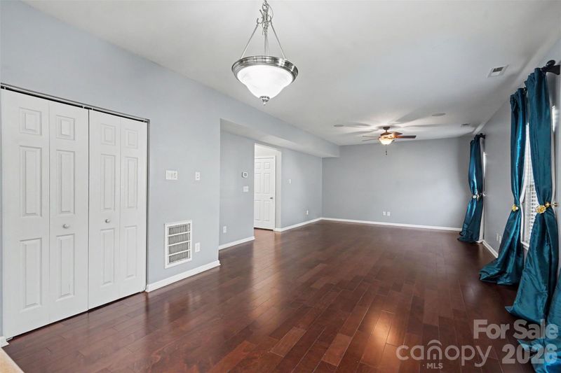 3315 Ashley View Dr, Charlotte, NC 28213