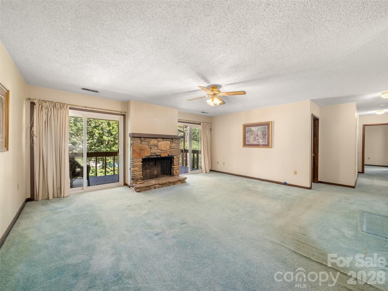 111 Shepard Sq #605, Brevard, NC 28712