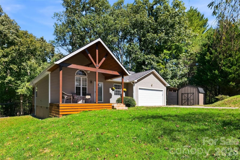8 Maltese Ln, Weaverville, NC 28787
