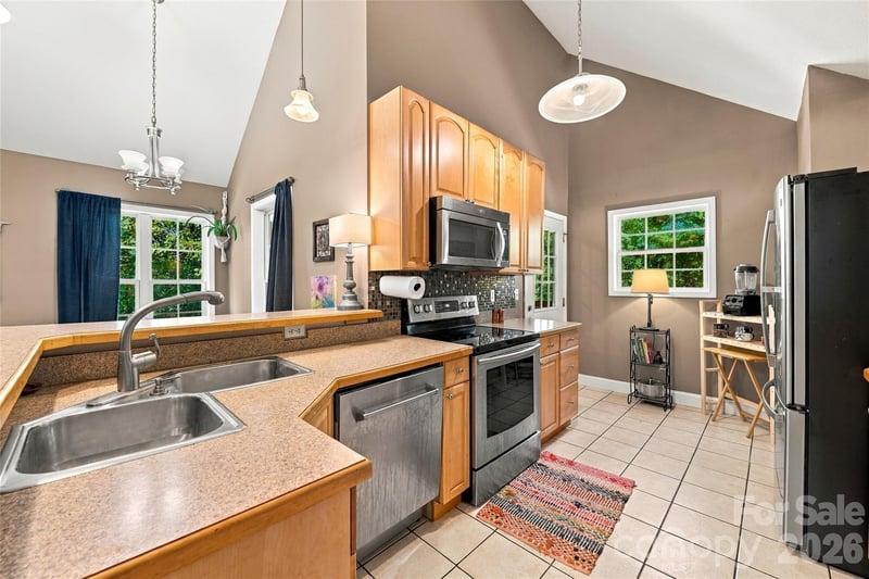 8 Maltese Ln, Weaverville, NC 28787