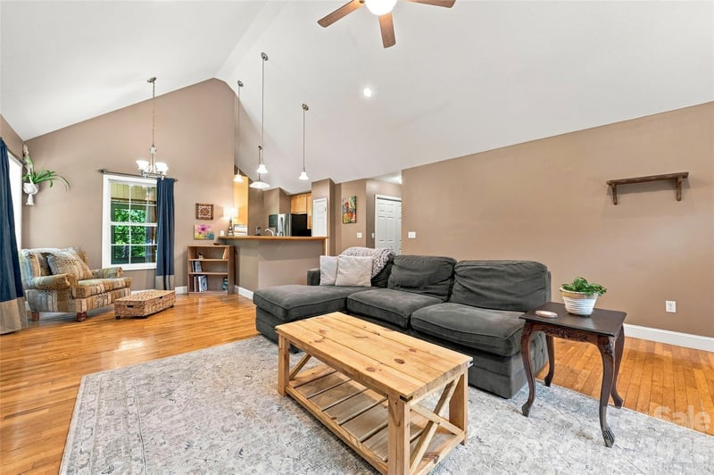 8 Maltese Ln, Weaverville, NC 28787