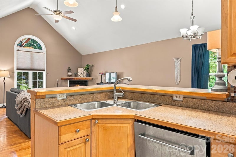 8 Maltese Ln, Weaverville, NC 28787